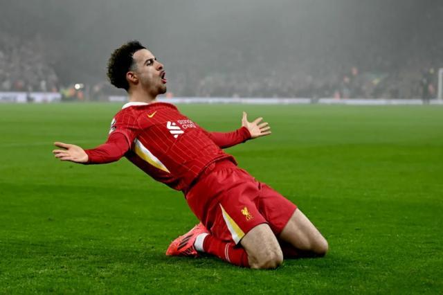 1735270128074020221.jpg 开云官网-诸强翻车夜唯红军逆转,“谦逊”的利物浦挡不住!