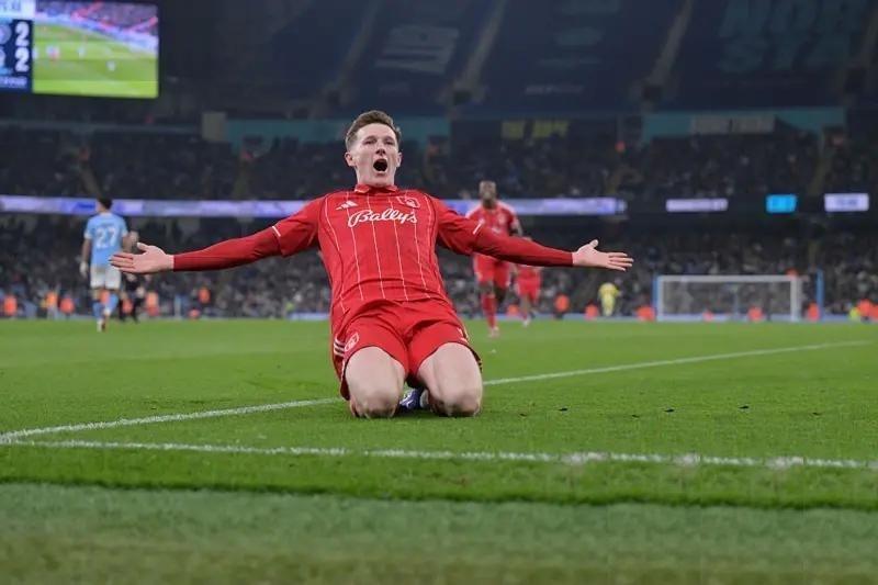 开云APP-看人真准！曼城主场痛失好局仍有收获 心仪悍腰完美通过“面试”